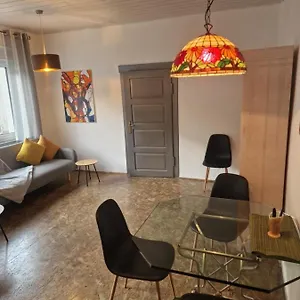 Wunderlich Gelb Apartment